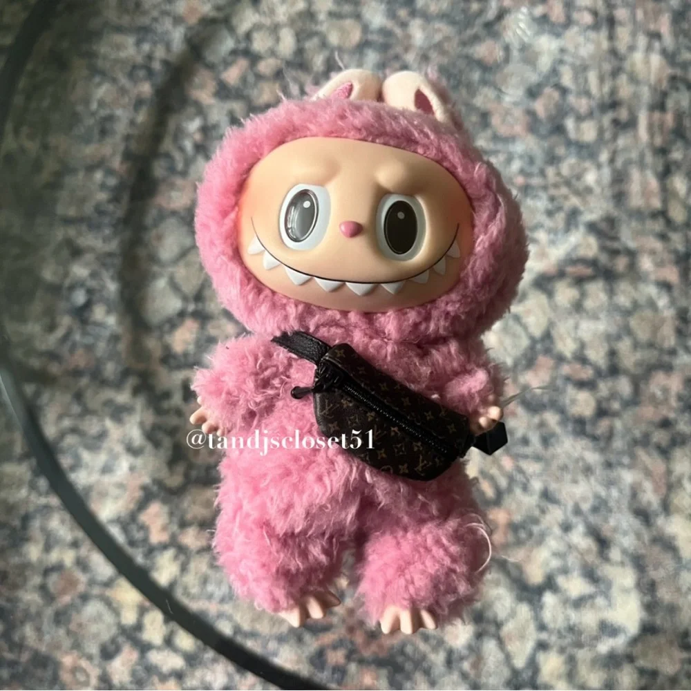 SOLD 🫶Labubu clothes Bag for labubu - Picture 1 of 2